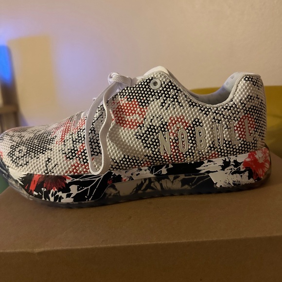 New 9.5 W  NOBULL SF TRAINERS LOW. - Picture 3 of 6